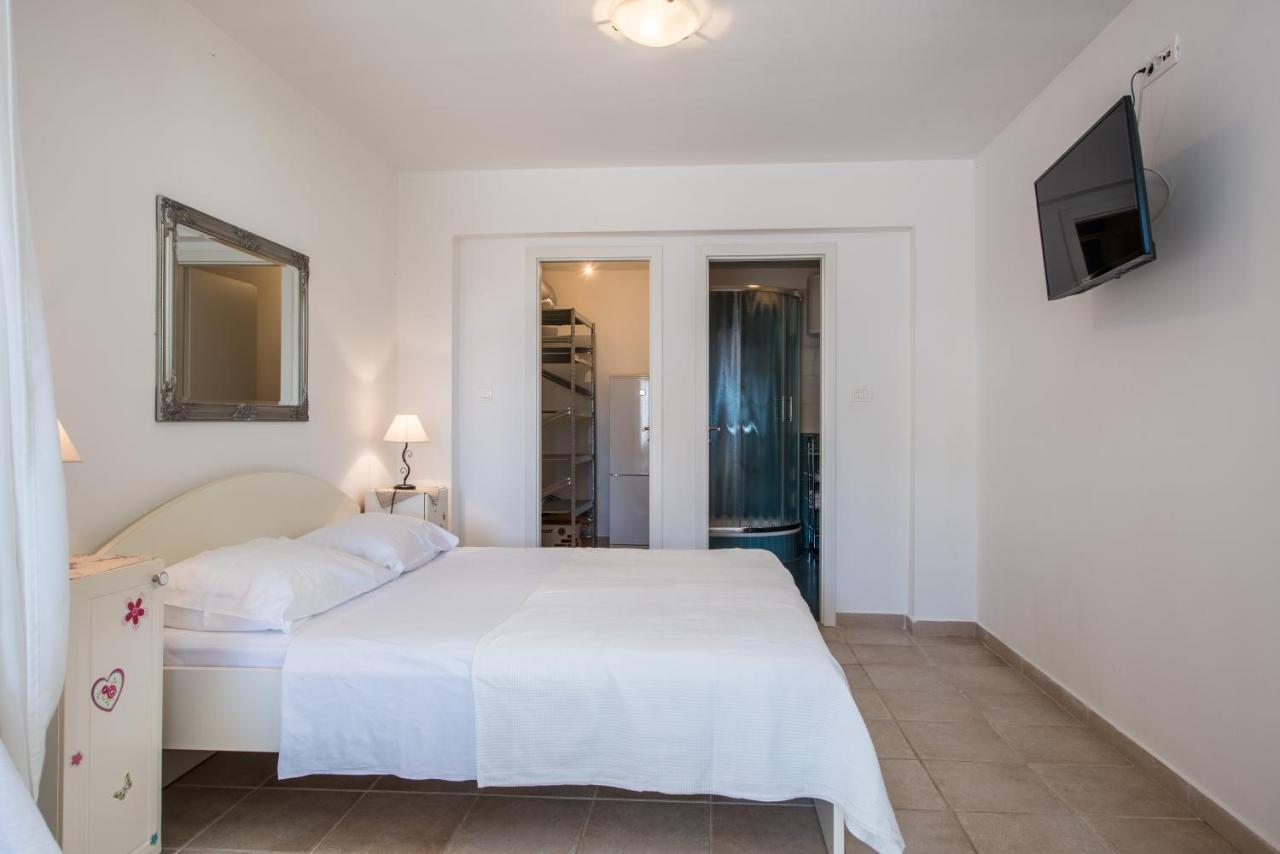Apartments Amneris Trogir Extérieur photo